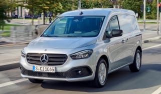 Mercedes Citan - front tracking